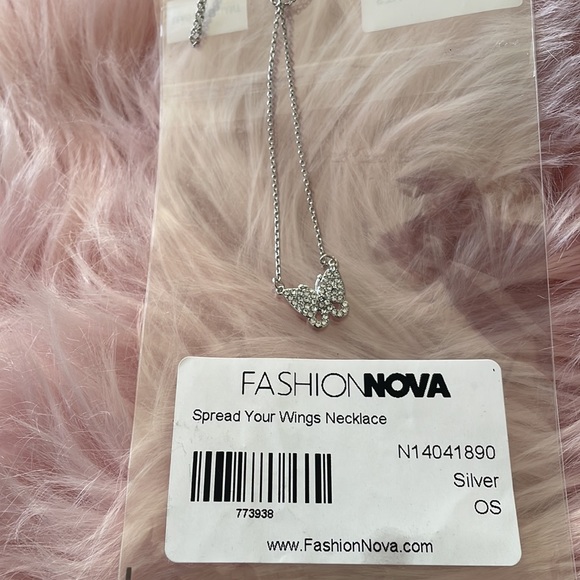 Spread your wings Necklace - Picture 2 of 2